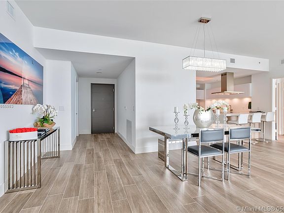 3rd image of 17111 Biscayne Blvd Unit 1908