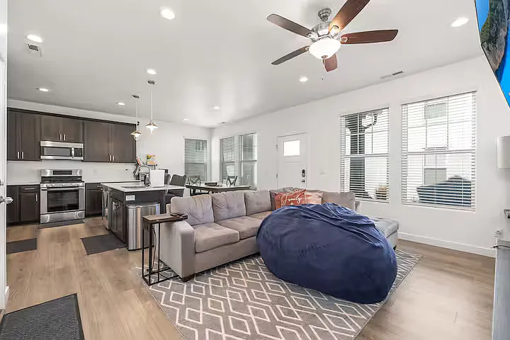 W Lake Ave, South Jordan — Photo 1