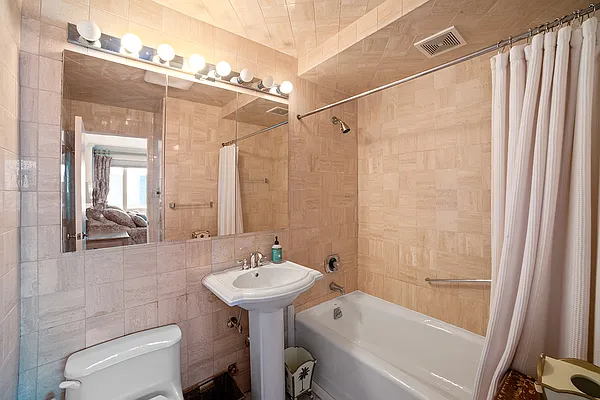 Sold by Adriana Arciello, LREB | media 27