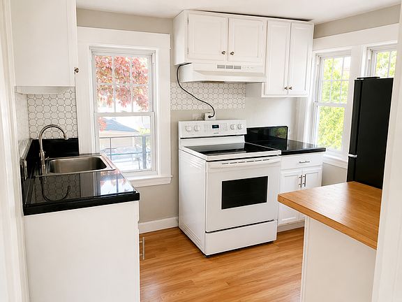 3rd image of 303 Lake Ave N #2