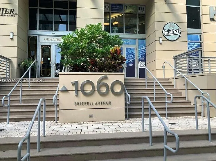 1060 Brickell Ave #2201