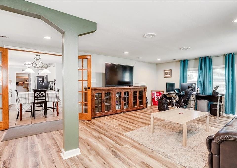 1st image of 3521 Tidewater Dr