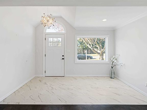 2nd image of 140 Parkside Dr