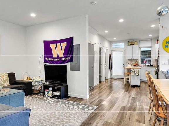 4th image of 5201 Ravenna Ave NE #B