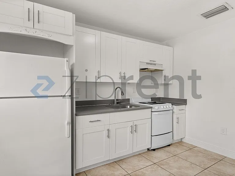 277 NW 81st St — Photo 4