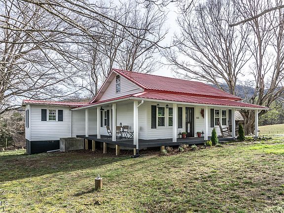 2nd image of 645 Garrett Hill Rd