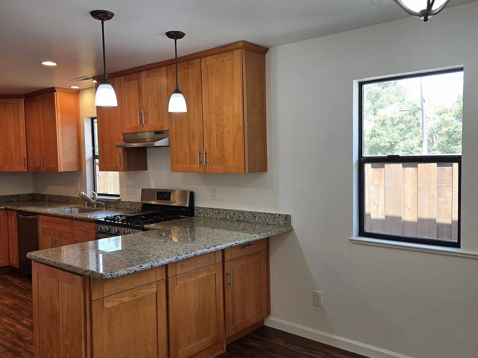 2 bed, 900 sqft, $4,250 — Photo 4