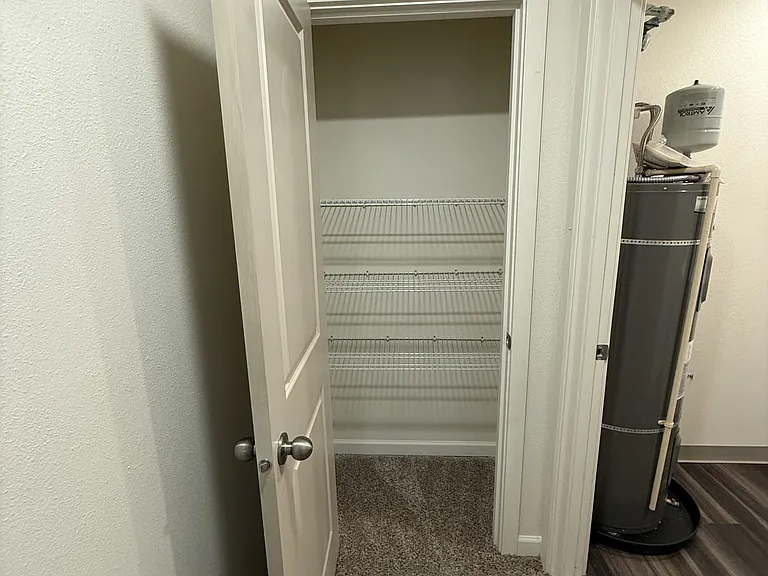 Sierra Point Apartments — Photo 20