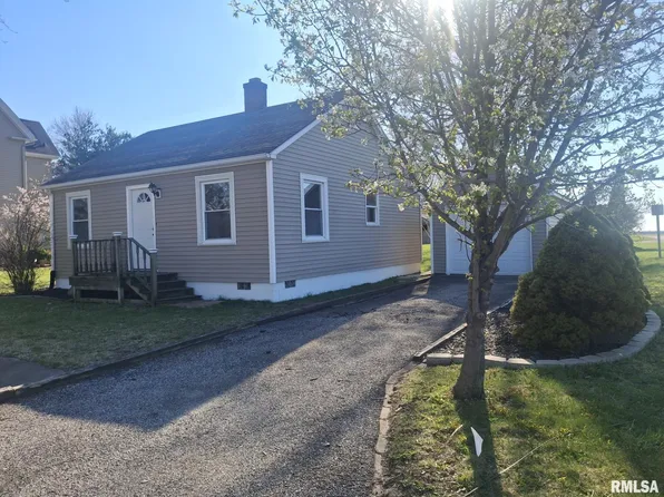 515 Walnut St, Varna, IL 61375