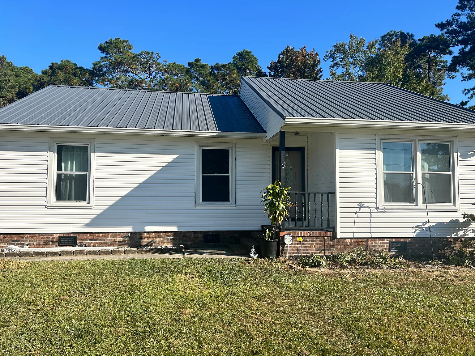209 Hollins Rd — Photo 1