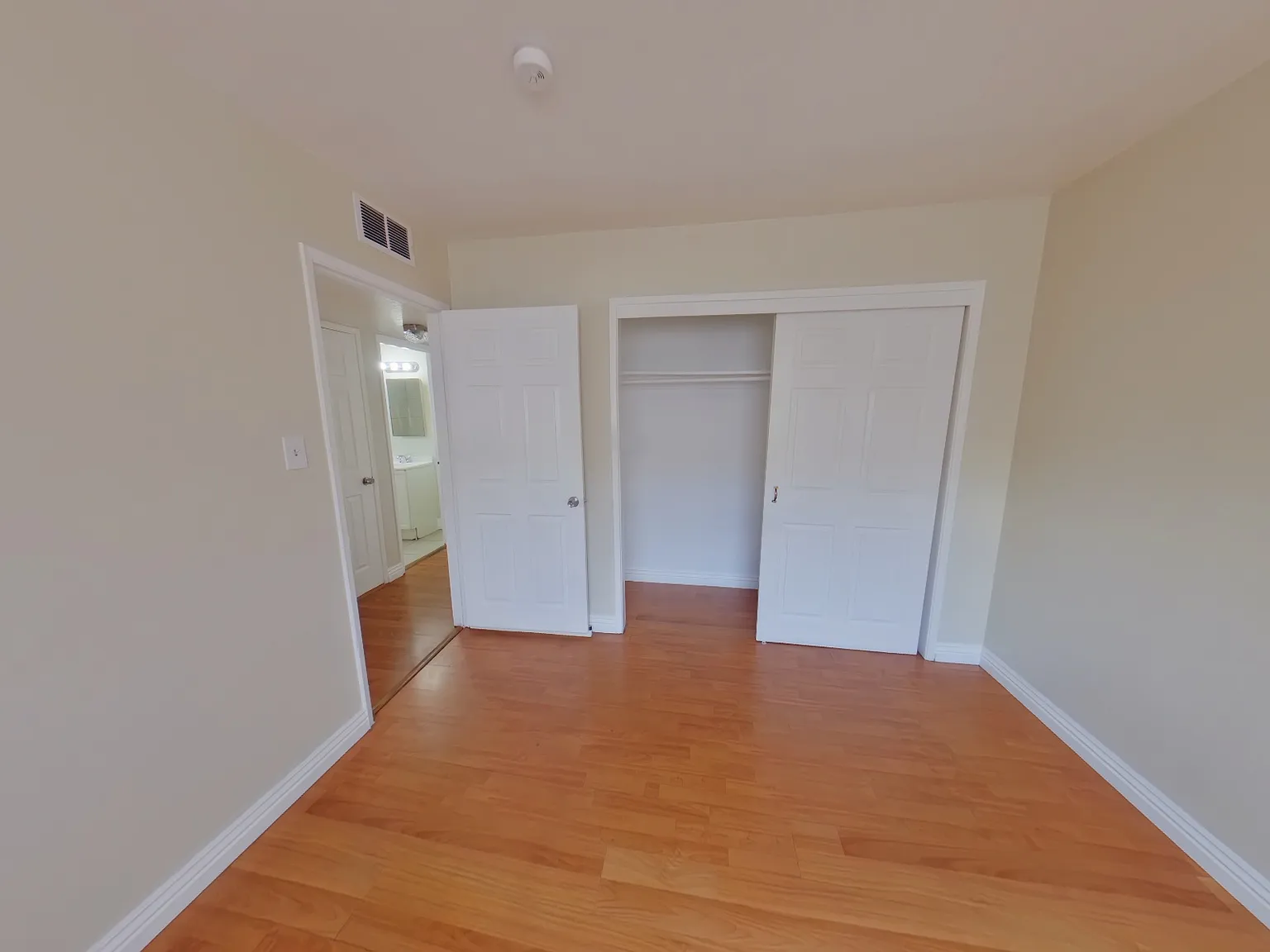 512 North Circle - 4 — Photo 2