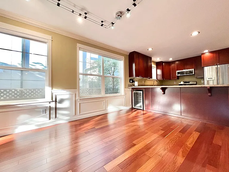 3012 21st Ave W #B — Photo 8