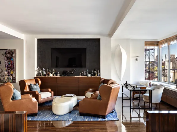 224 West 18th Street image 3 of 19