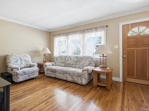 3rd image of 154 8th Avenue