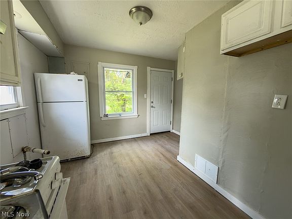 3rd image of 11825 Avon Ave