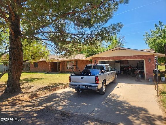 3rd image of 853 W STANFORD Avenue