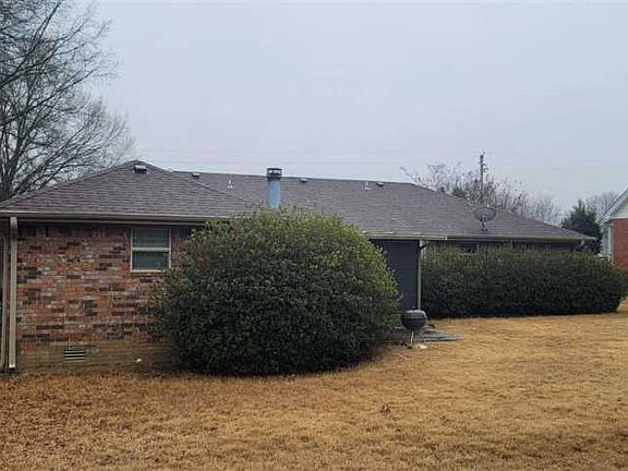 4th image of 16 Jamestown Dr