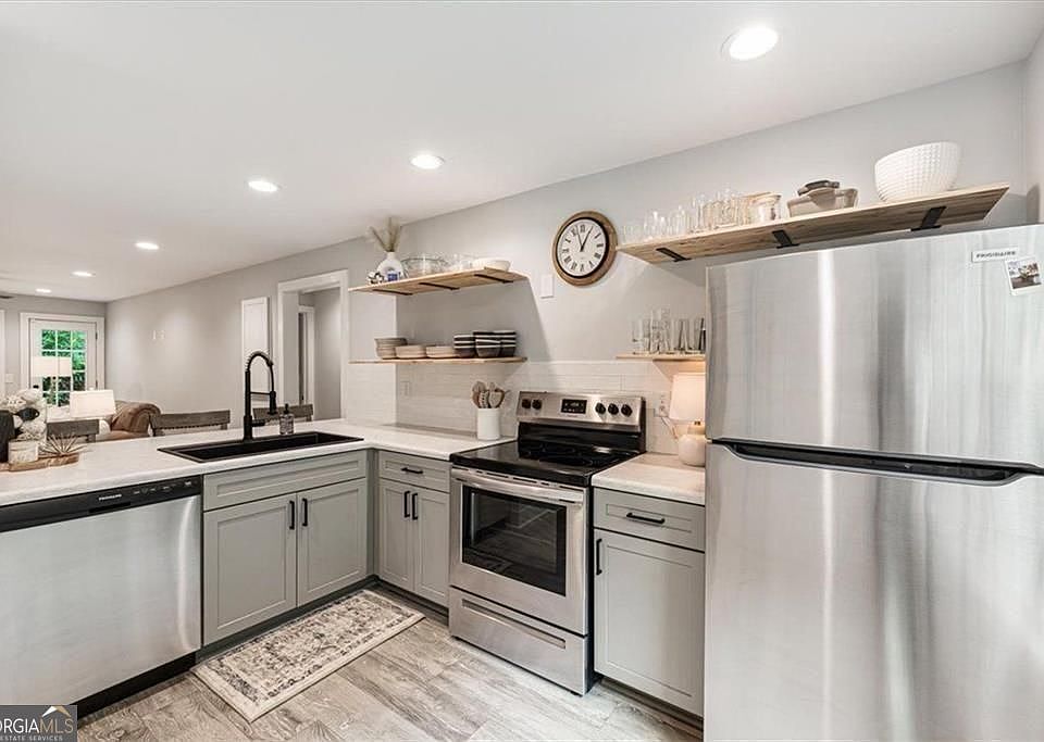 1st image of 302 Teal Ct #302