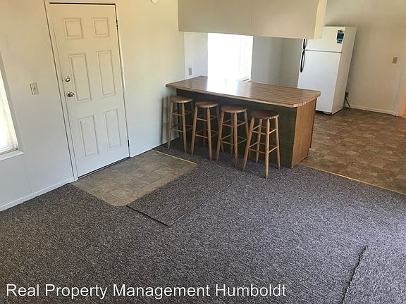 5th image of 4230 Lewis Ave #B