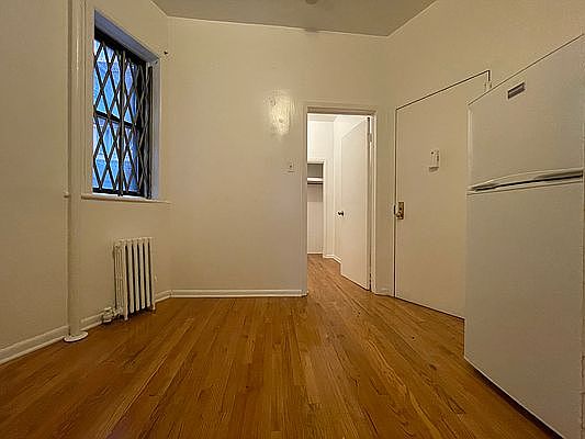 4th image of 1364 York Ave APT 3