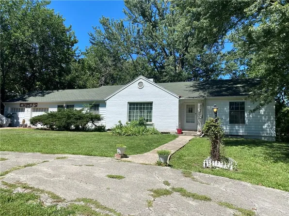 908 E 108th St, Kansas City, MO 64131