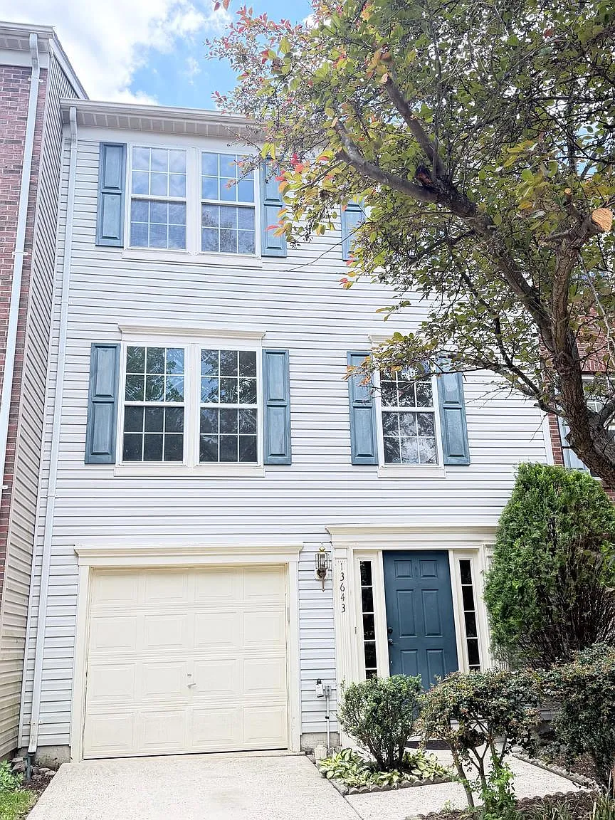 3 bed, 2.5 bath, 1628 sqft, $3,200 — Photo 1