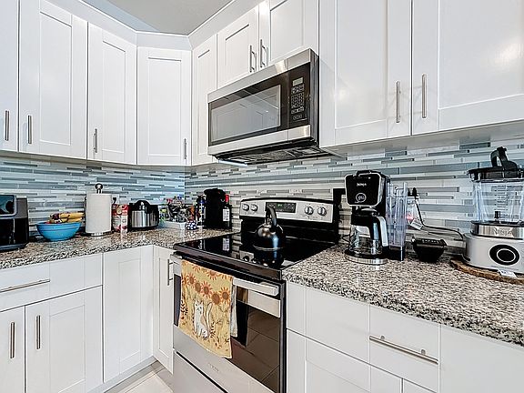 3rd image of 444 Martin Avenue
