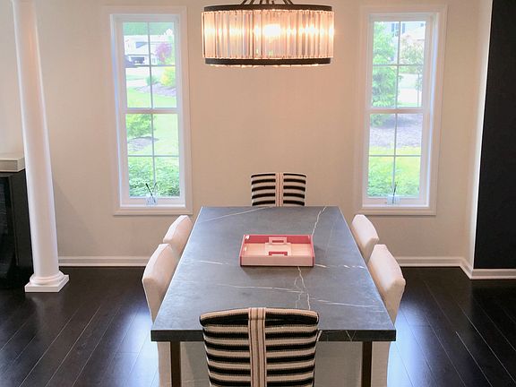 2nd image of 32 Wyndham Rd #32