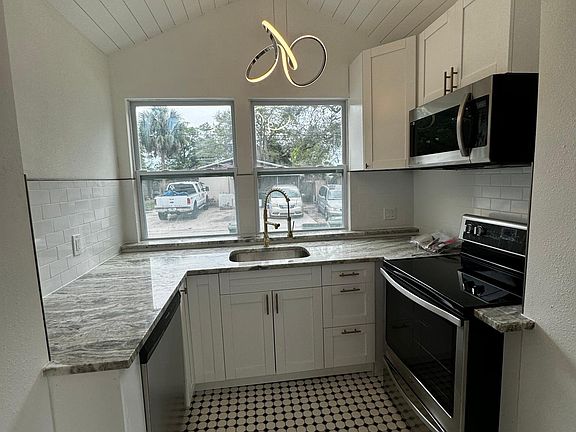 4th image of 682 13th Ave NW Unit 1