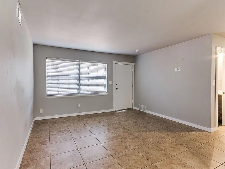1909 Hardy Dr — Photo 3