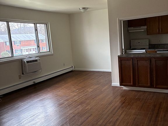 2nd image of 202 Manor Dr #70