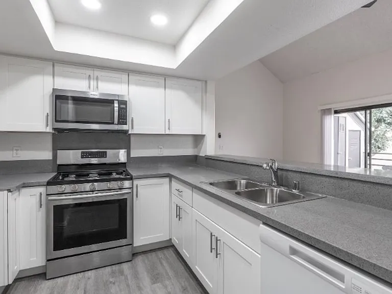 3573 Columbia Ave — Photo 9