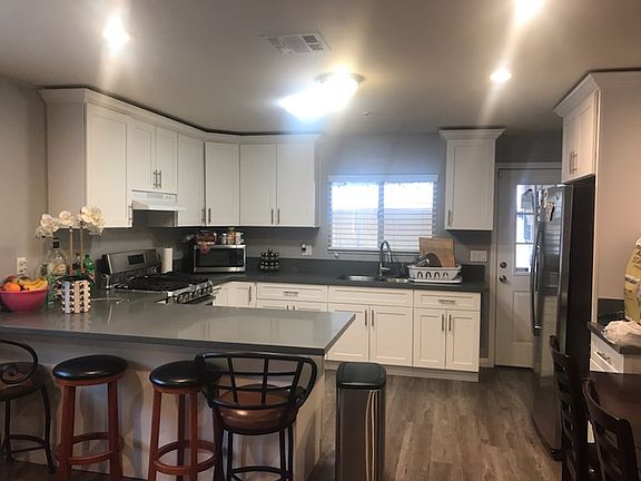 2nd image of 4622 Pine St