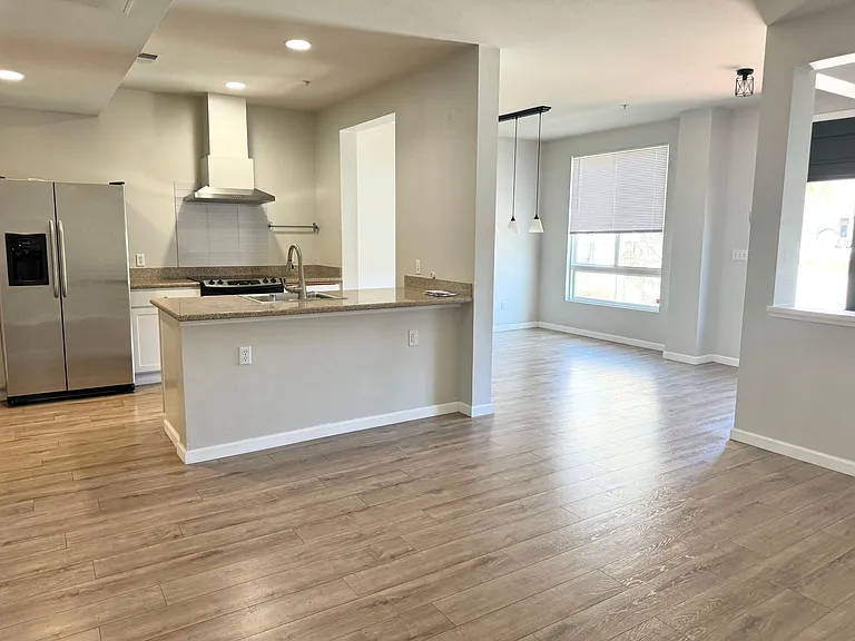 88 E 6th St #309 — Photo 27