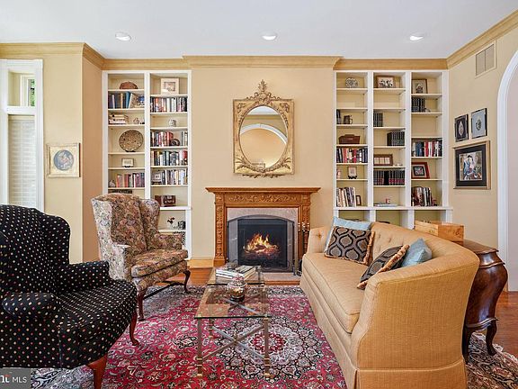 3rd image of 2018 Hillyer Pl NW