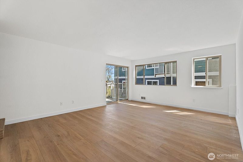 4th image of 216 Broadway #3