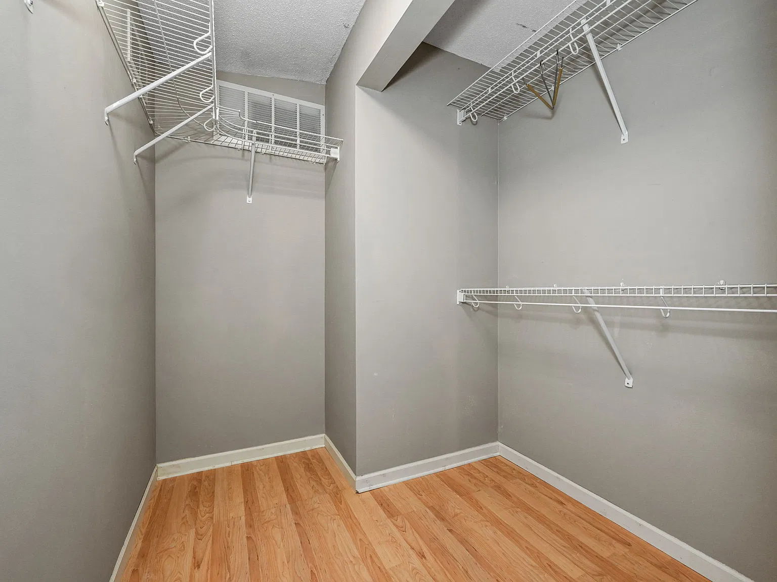 3 bed, 1.5 bath, 1500 sqft, $2,095 — Photo 4