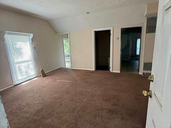 2nd image of 516 S Oak St #B