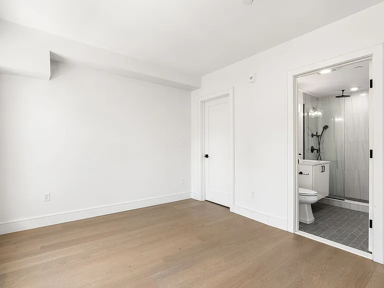 321 W Broadway #1 — Photo 13