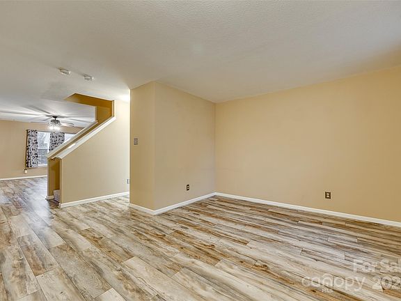 4th image of 750 Erinbrook Ct