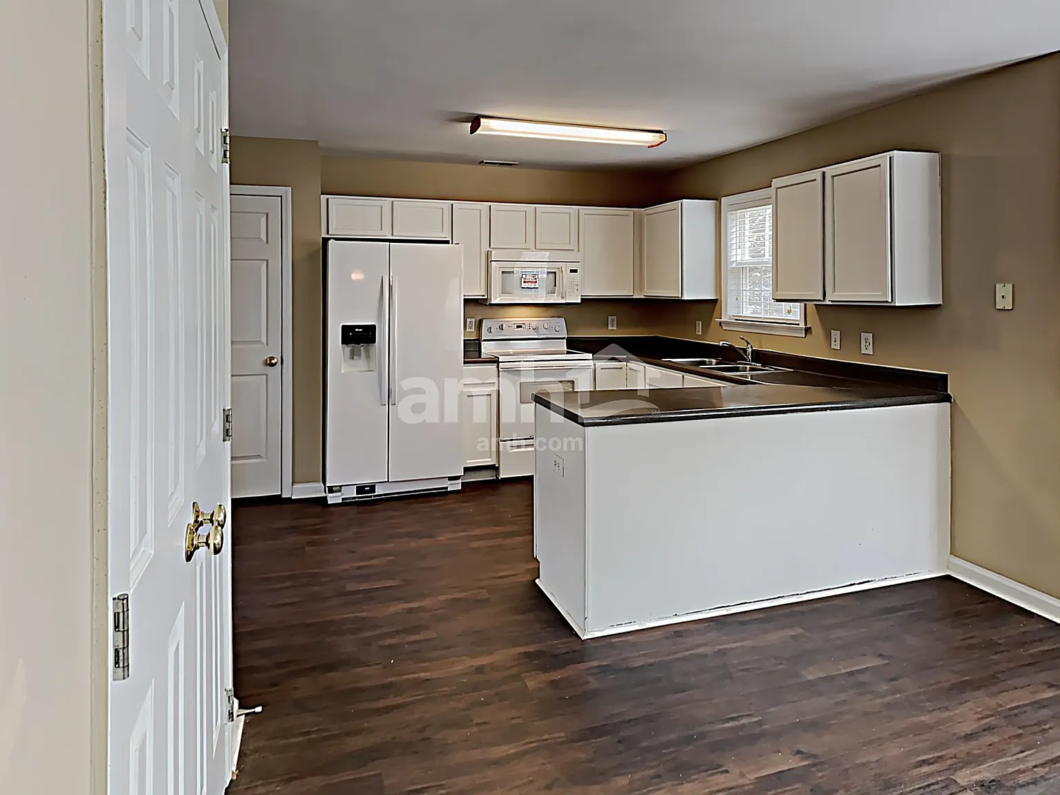 4 bed, 2.5 bath, 2067 sqft, $2,315 — Photo 4