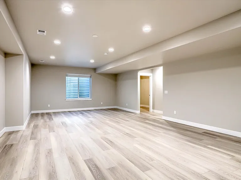 910 Phipps Ave — Photo 24