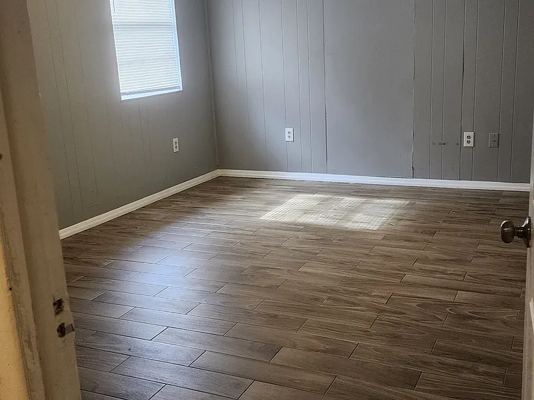 813 E 123rd Ave — Photo 17