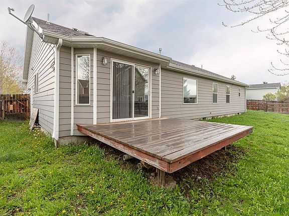 4th image of 372 Greenway Ct