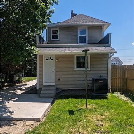 3rd image of 2442 Broadway St