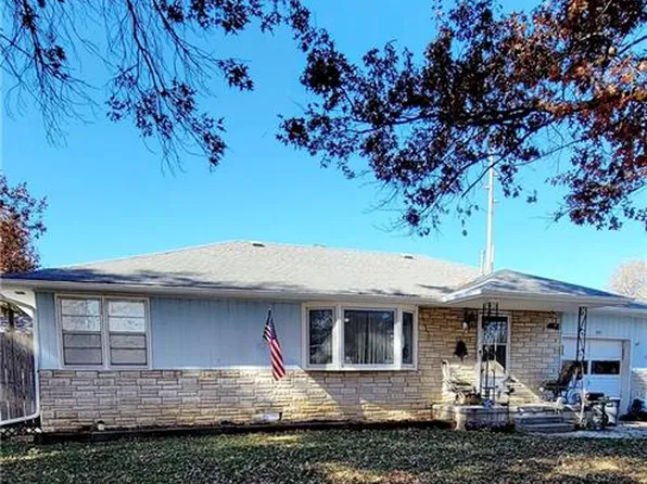 431 N Oak St, Garnett, KS 66032