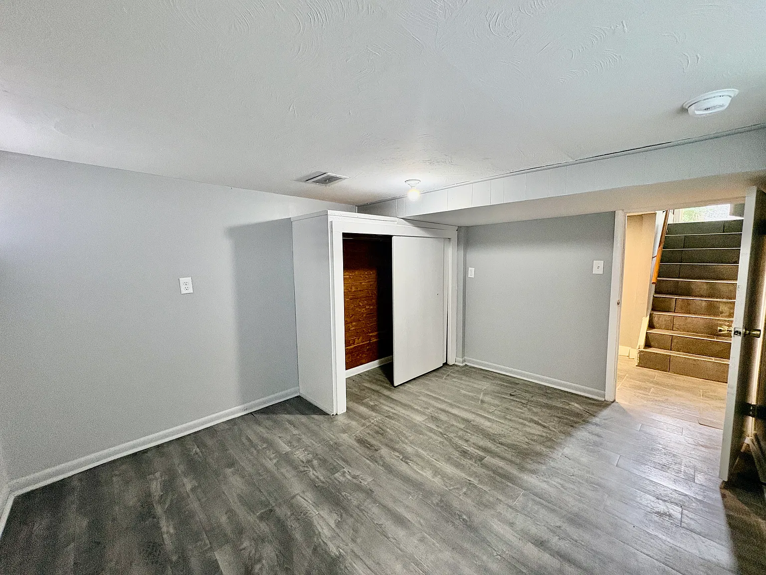 3 bed, 1100 sqft, $1,059 — Photo 2