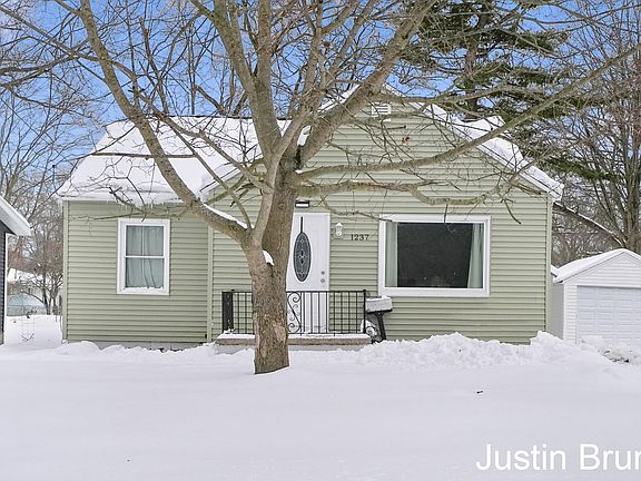 2nd image of 1237 James Ave