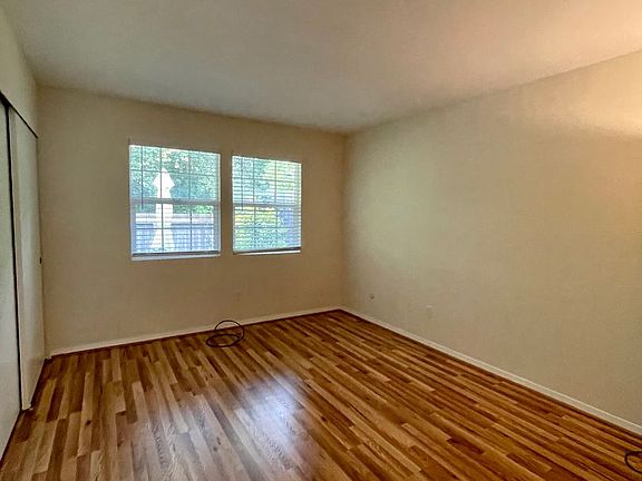 3rd image of 329 W Thomson Ave