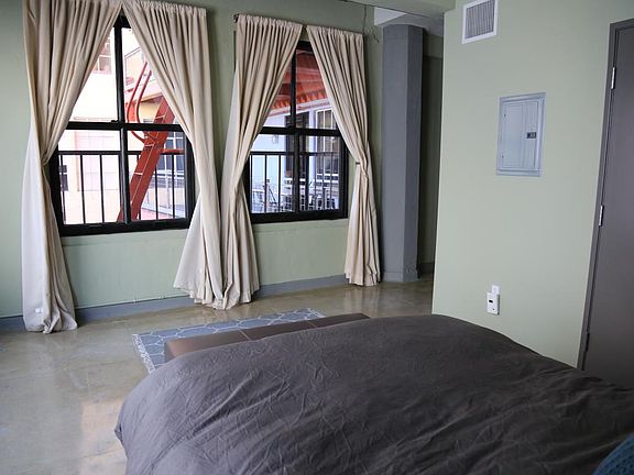 5th image of 746 S Los Angeles St APT 905